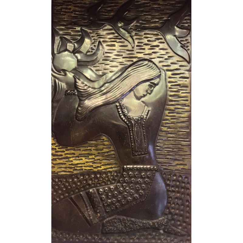 Картина чеканка "Девушка на берегу"