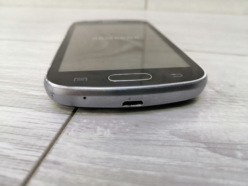 Б/у Мобильный телефон Samsung J1 mini в Столичный Экспресс цена: 1 890р.