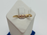 кольцо с белыми камнями, золото 585 III Категория, вес 0.92 г.